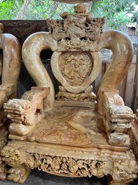 Dàn ghế trong bộ Salon gỗ cao cấp chạm khắc lân sư