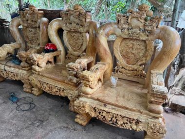 Dàn ghế trong bộ Salon gỗ cao cấp chạm khắc lân sư