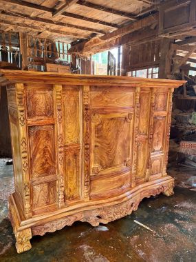 Tủ thờ/Án gian chạm lộng