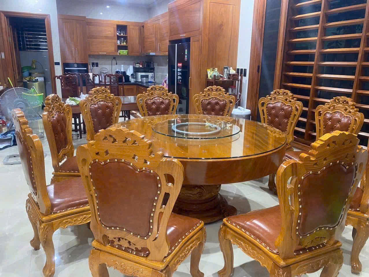 Bàn ăn tròn gỗ gõ đỏ mâm xoay kính cường lực 10 ghế