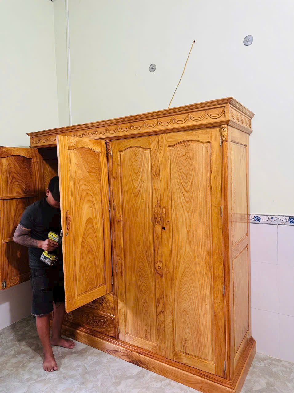 Tủ quần áo gỗ gõ đỏ 4 cánh