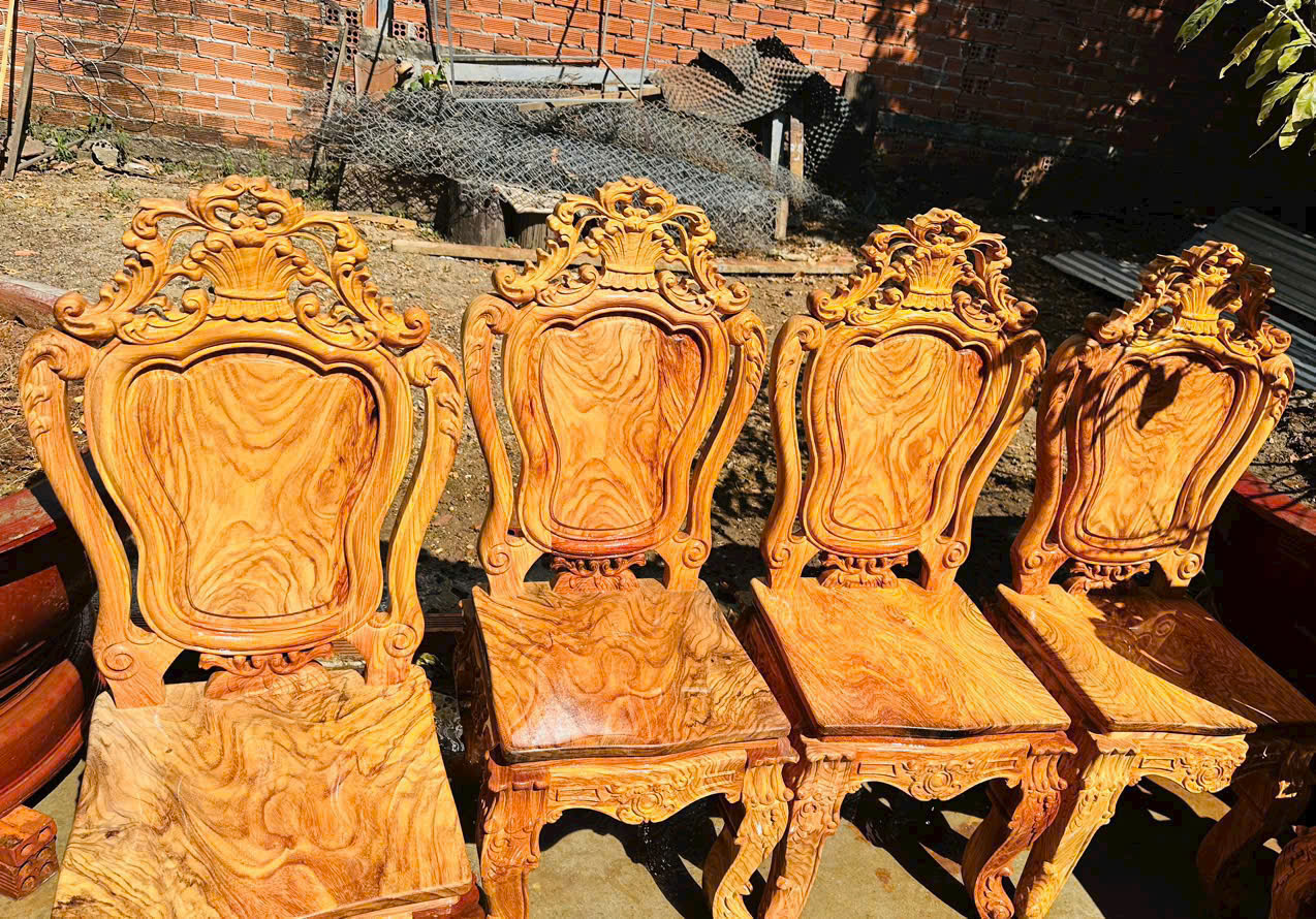 Bộ Ghế Ăn Louis Hoàng Gia - Lưng Tựa Chạm Hoa Tây (4 Ghế)