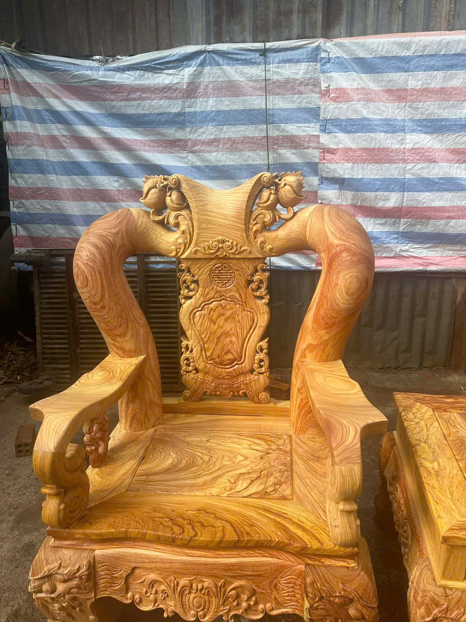 Bộ bàn ghế gỗ đỏ cột 16 hàng 7 món