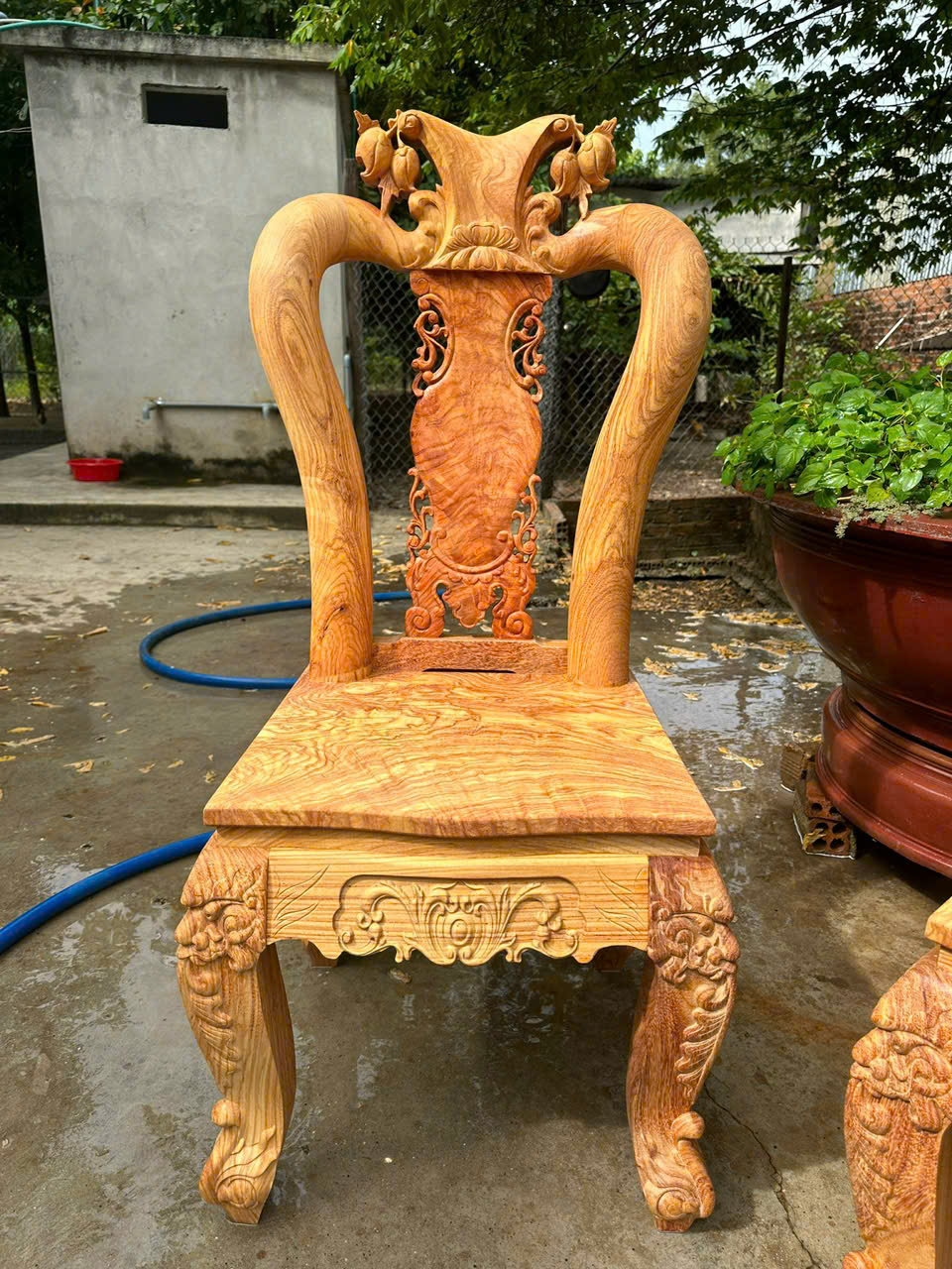 Bộ Bàn Ghế Gỗ Nguyên Khối Chạm Rồng Nghệ Thuật – Đẳng Cấp Phòng Khách Từ Gỗ Tự Nhiên