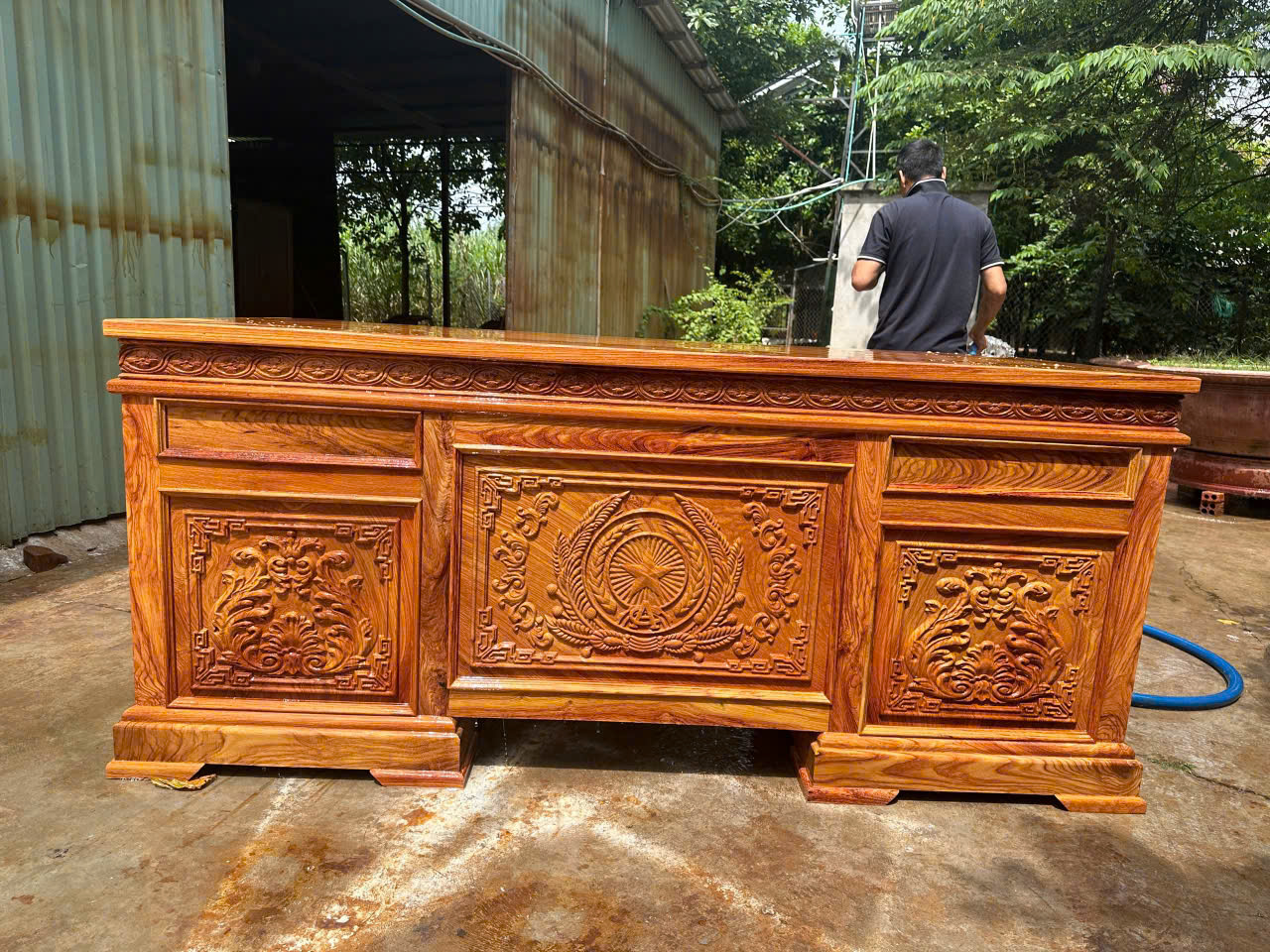 Bàn Giám Đốc Gỗ Tự Nhiên Chạm Khắc Trống Đồng Đông Sơn Cao Cấp