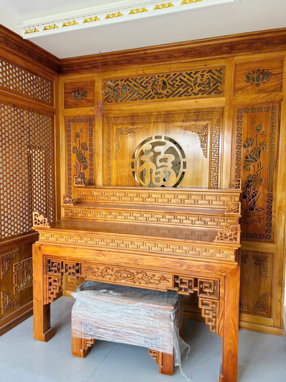 Bàn Thờ Gỗ Đỏ