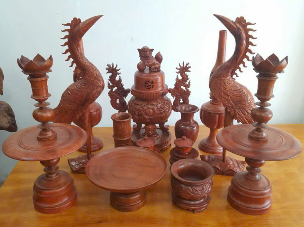 Bộ Ngũ Sự Gỗ Tự Nhiên (Lư Hương, Hạc, Chân Nến) - Hàng Chạm Kỹ